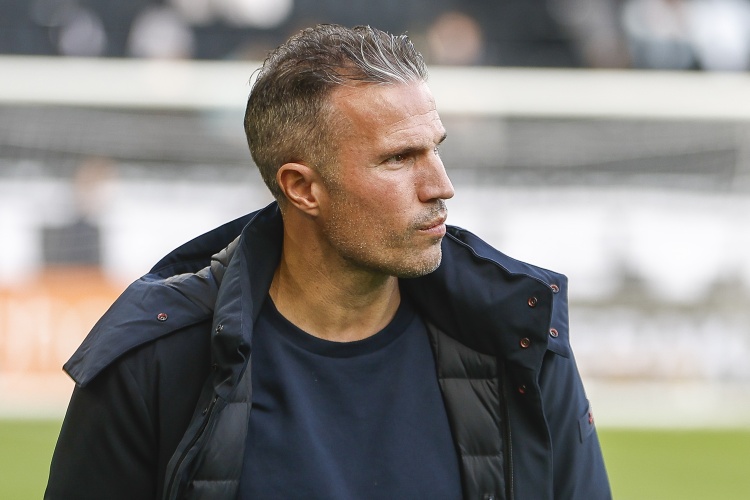 落后榜首19分！荷媒：范佩西不会下课，费耶诺德开会决定继续支持